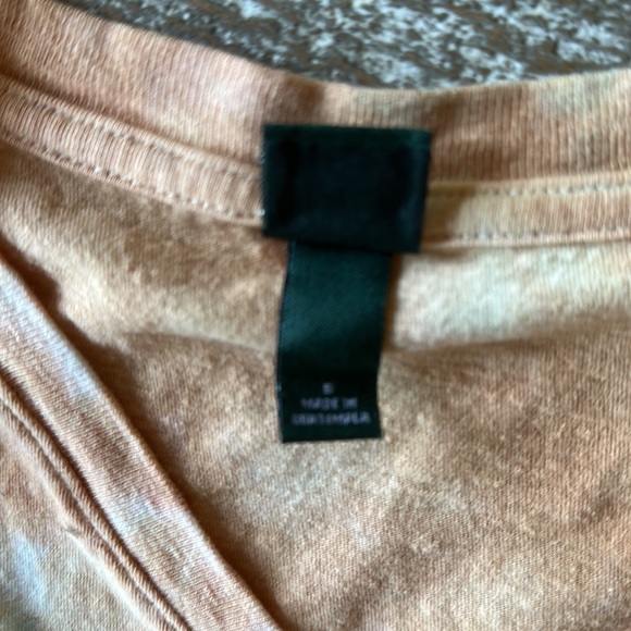 Wild Fable oversized crop vneck T-shirt. Light orange and blue. Size small. - Picture 2 of 3